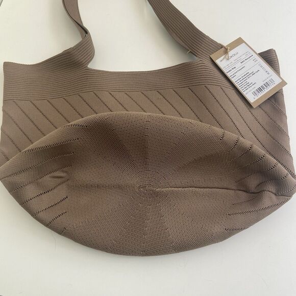 Elegant Brown Tote Bag - Picture 5 of 8